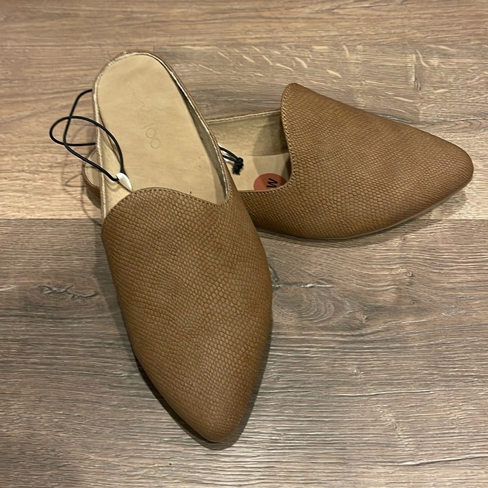 Brown slides size 8W. Never worn. Brand new